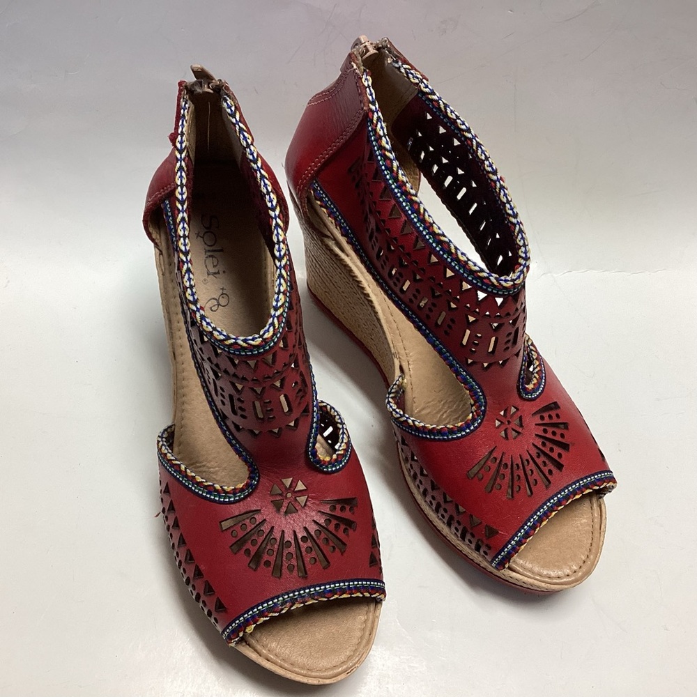Solei Women's Size 9 Red Embroidered Floral Wedge Sandals Azteca Heels Zip Back